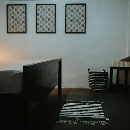 Everyday Sunday Hotel & Cafe